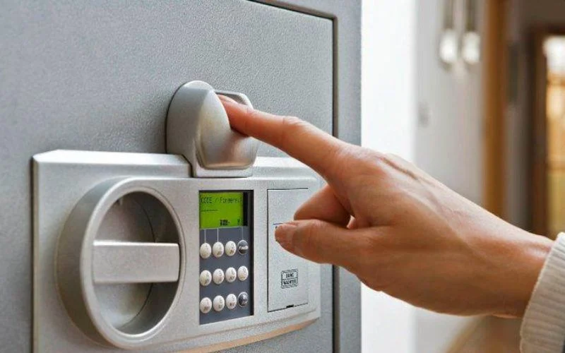 Giải mã các dòng két sắt Hòa Phát: Chống cháy, điện tử, vân tay, khóa cơ – Nên chọn loại nào? 4