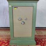 Có nên mua két sắt cũ giá rẻ? Nếu mua két sắt cũ bạn nhất định phải biết điều này