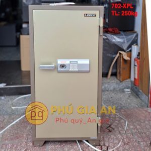 Cánh cửa két sắt LEECO với chốt khóa an toàn