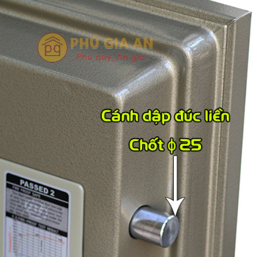 Cận cảnh chốt đặt ăn sâu lòng két 