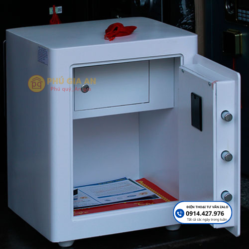 Nội thất rộng rãi của két sắt Việt Tiệp VFD5607-W
