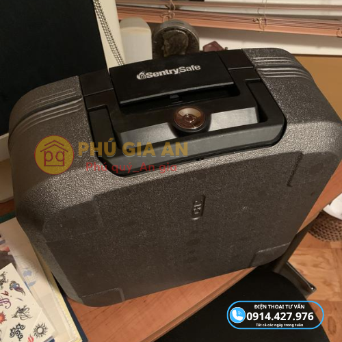 HỘP LƯU TRỮ SENTRY SAFE CHW20201 4 ket sat di dong nhap khau my sentry chw20201 9